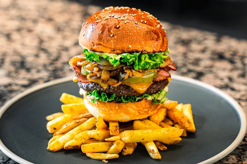 Comix burger with chips